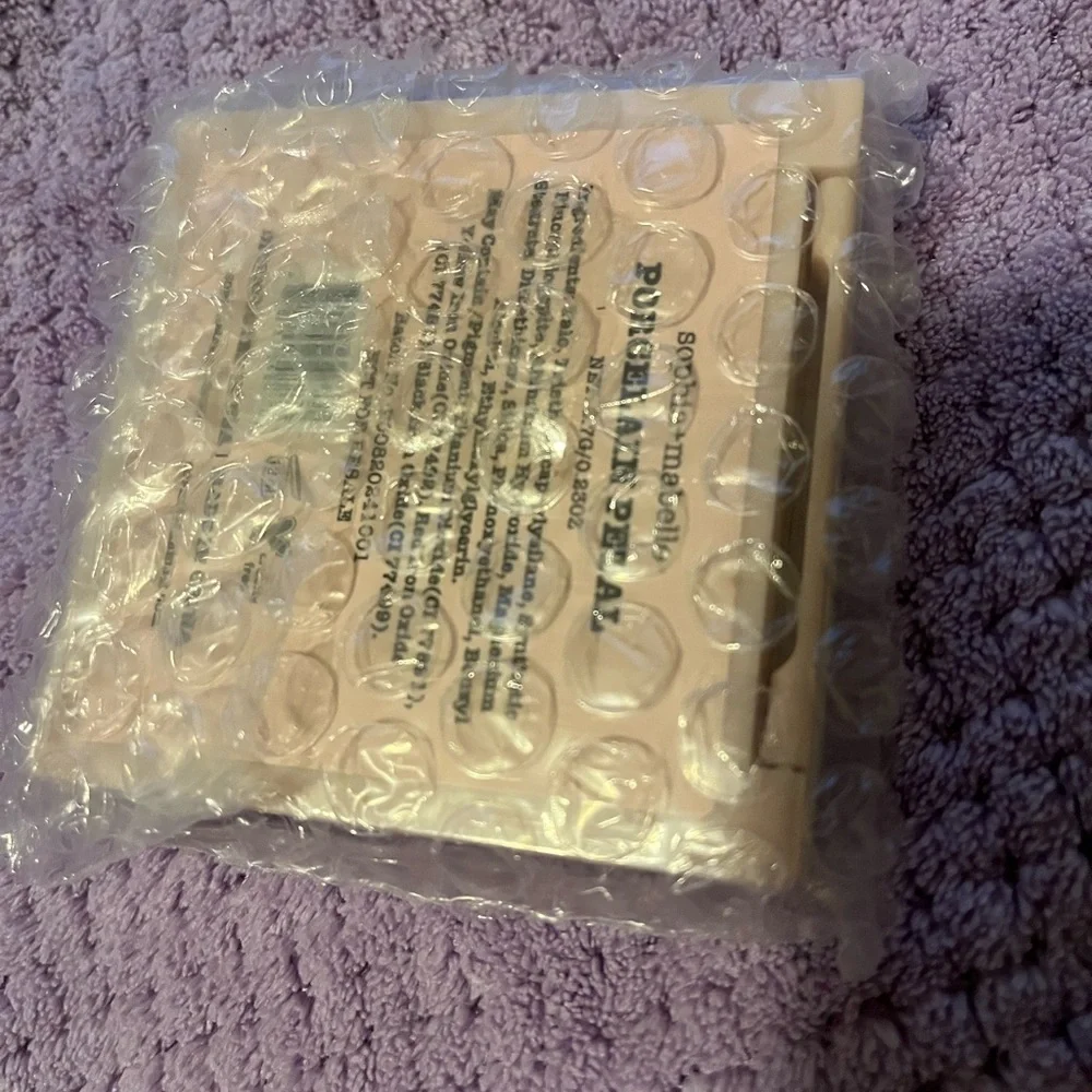 Finishing Powder in porcelain petal